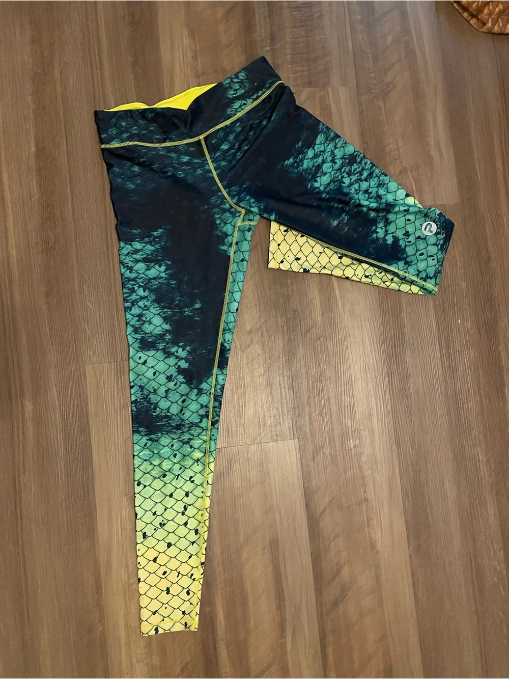 Pelagic Green & Yellow Mermaid-Scale Leggings